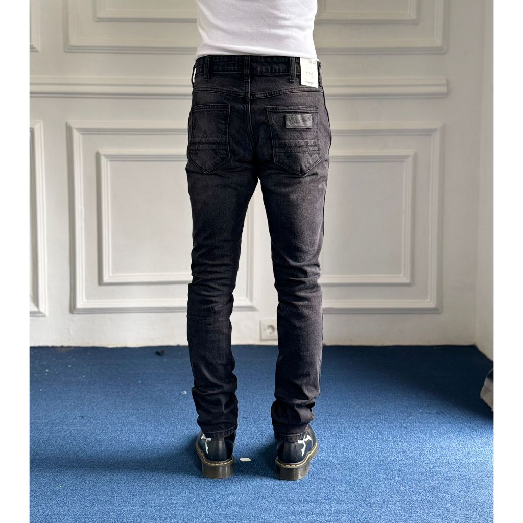 WRANGLER VEGAS SKINNY TAPERED BLACK WASHED 01P21