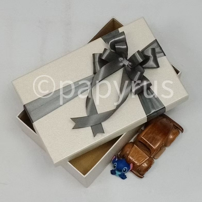 

PAPYRUS 17,5x27,5 Tinggi 5cm Kotak Kado Gift Box Hadiah V3