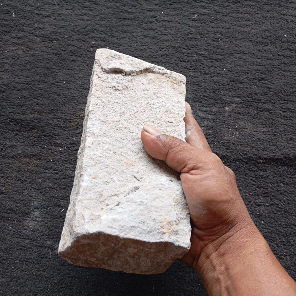 Batu asah cadas ukuran super jumbo,batu pengasah pisau,golok,dan perkakas lain nya