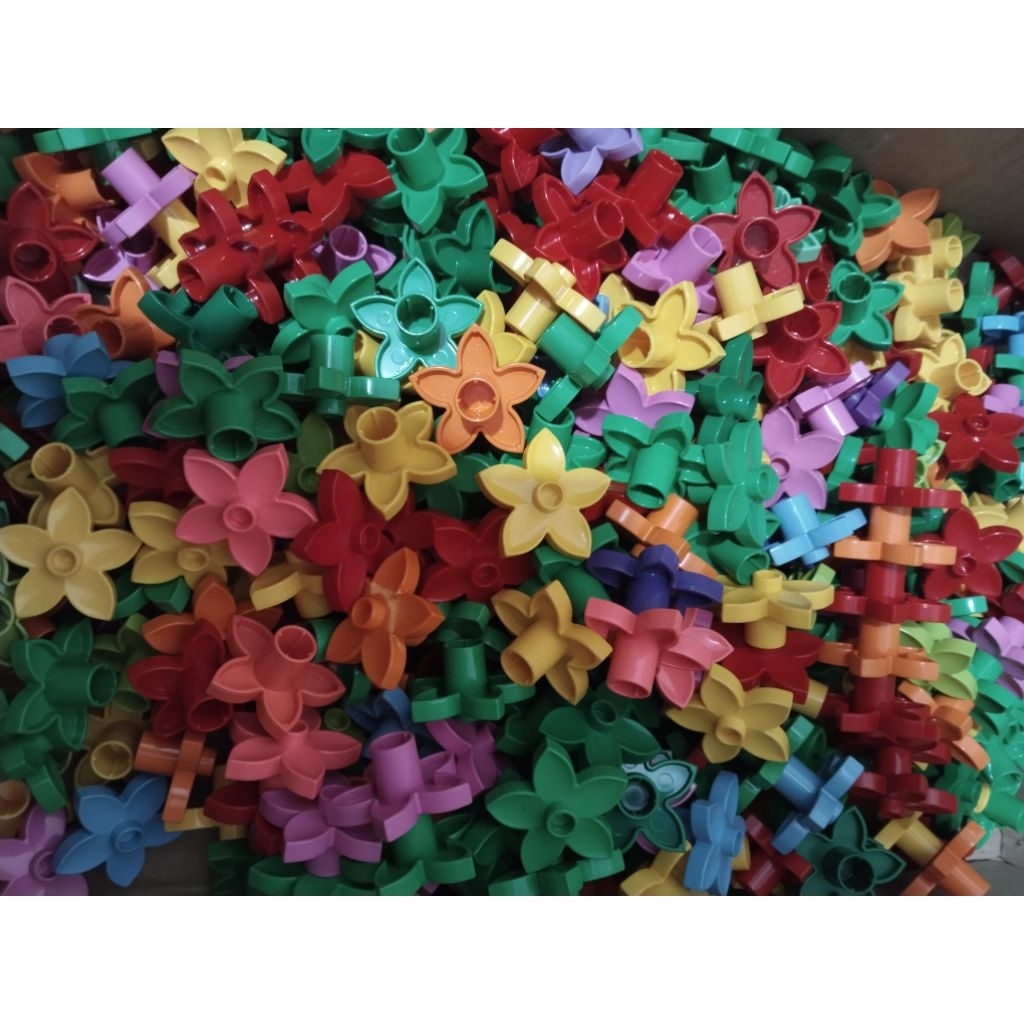 Lego duplo flower
