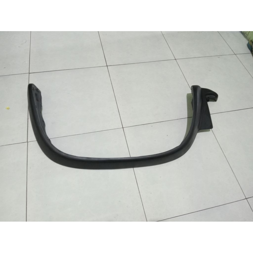 over fender Nissan Terrano depan sebelah kiri