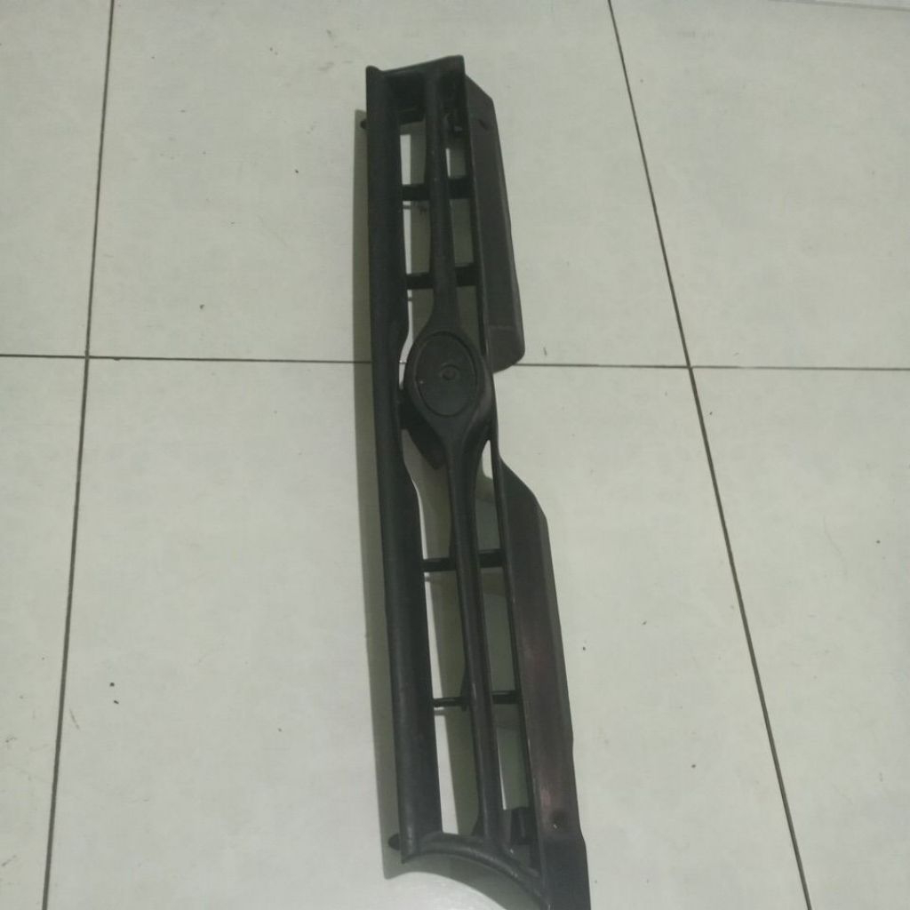 grill grille Subaru Impreza th 93 kondisi normal copotan
