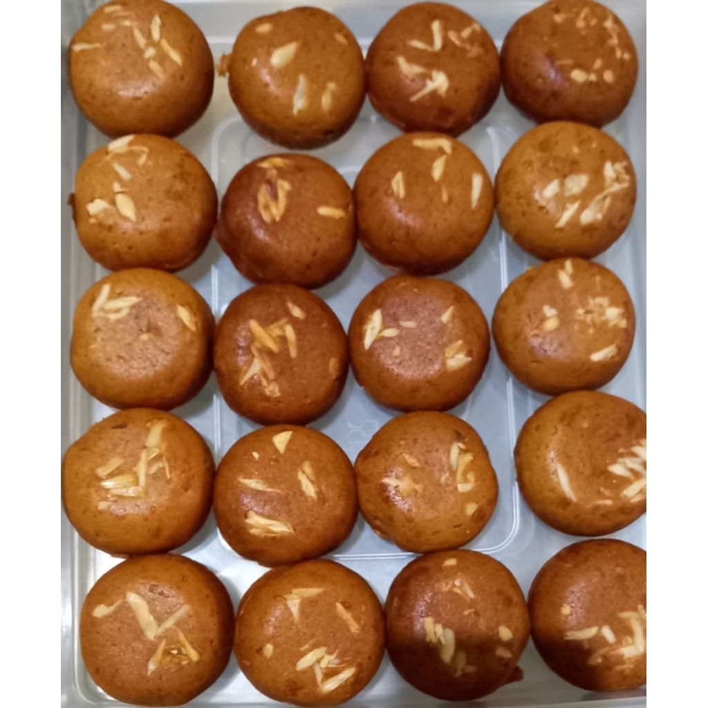 

Apang bakar kue khas Manado / kue menado apang