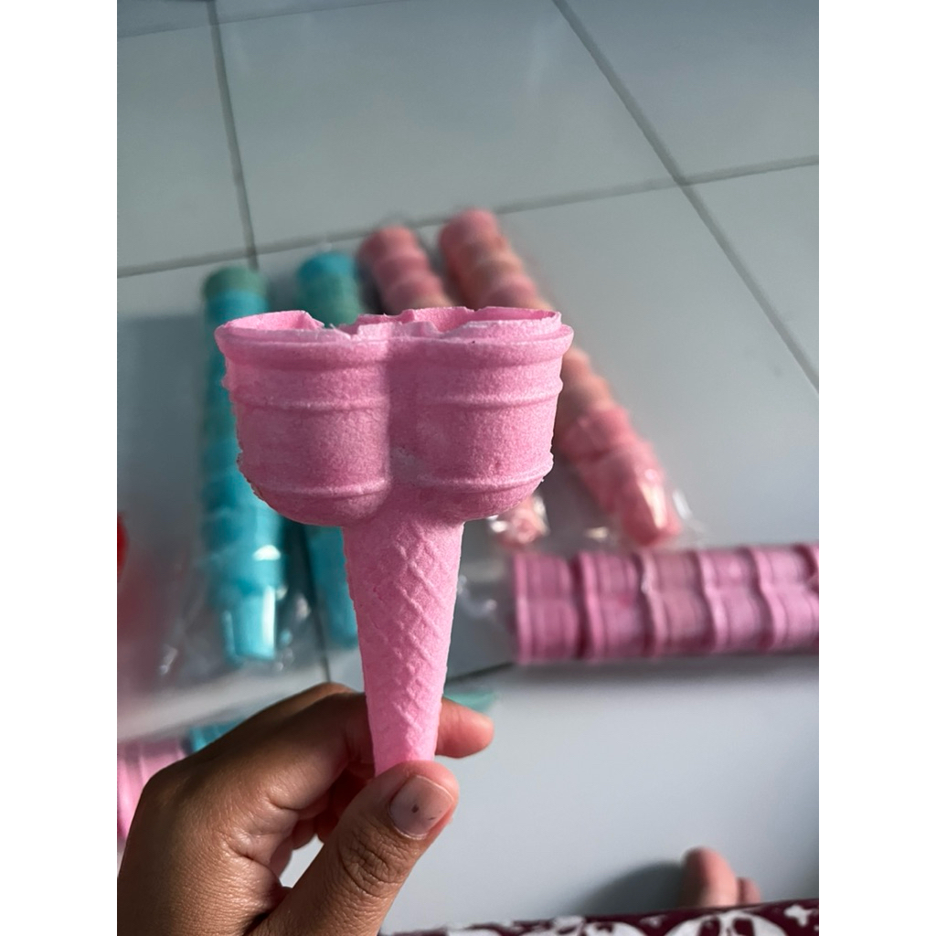

Cone es cream,kerupuk es krim isi 10
