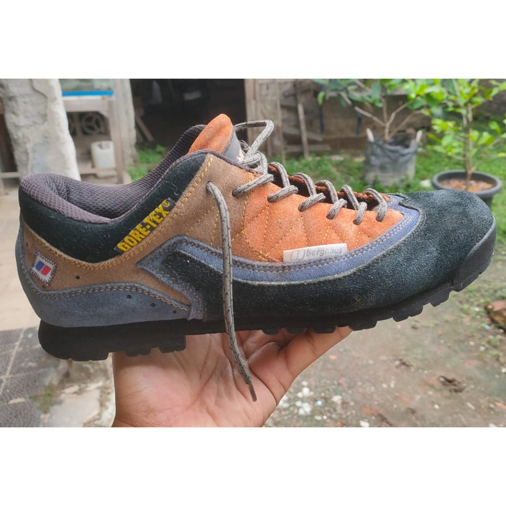 Sepatu outdoor Berghaus Vibram - Sepatu gunung low