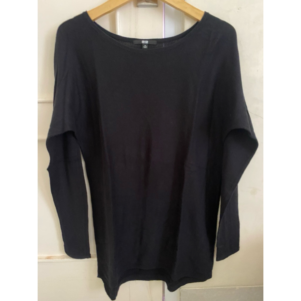 kaos uniqlo preloved