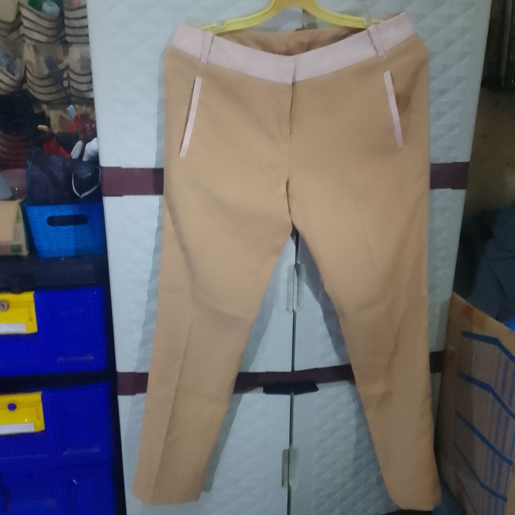 celana bahan krem us n them