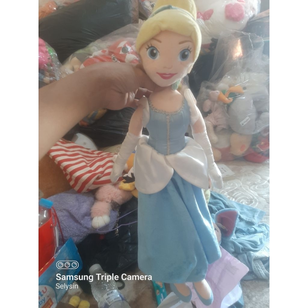 boneka disnes princess cinderella