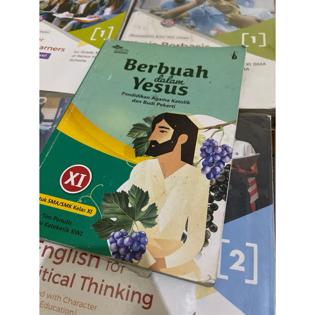 BUKU AGAMA KATOLIK KELAS 11 BERBUAH DALAM YESUS