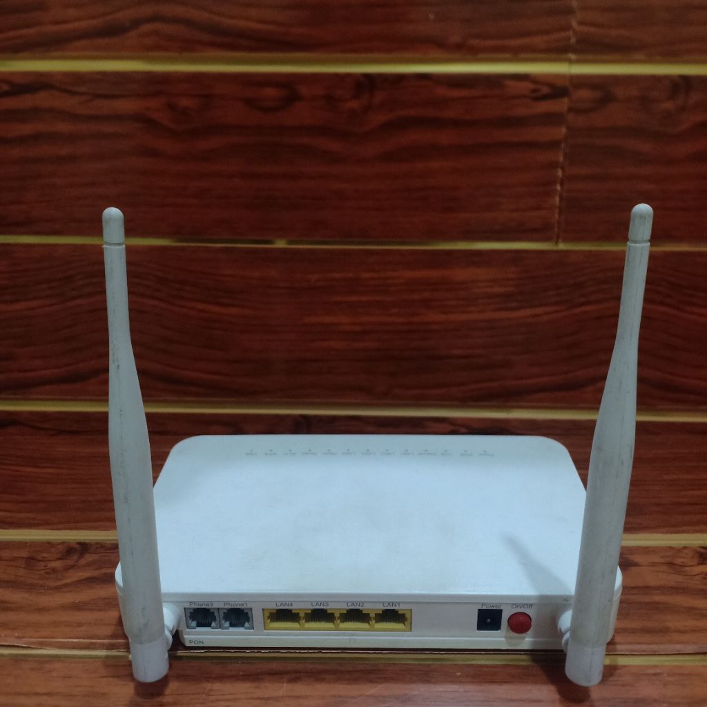 GPON ONT ZTE F660 SETARA DENGAN ZTE V3  PORT FO HIJAU PLUS ADAPTOR