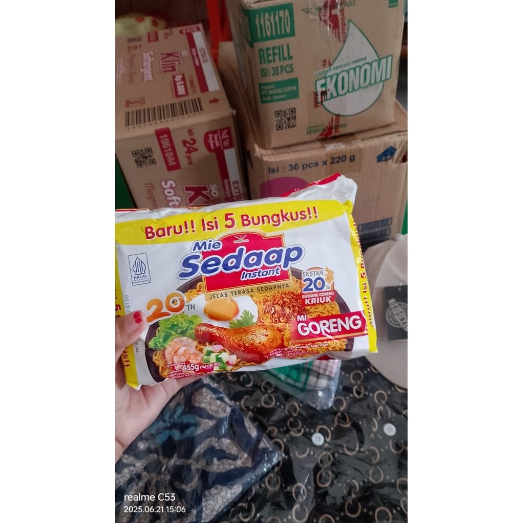 

mie instan sedap goreng 1pack isi 5pcs