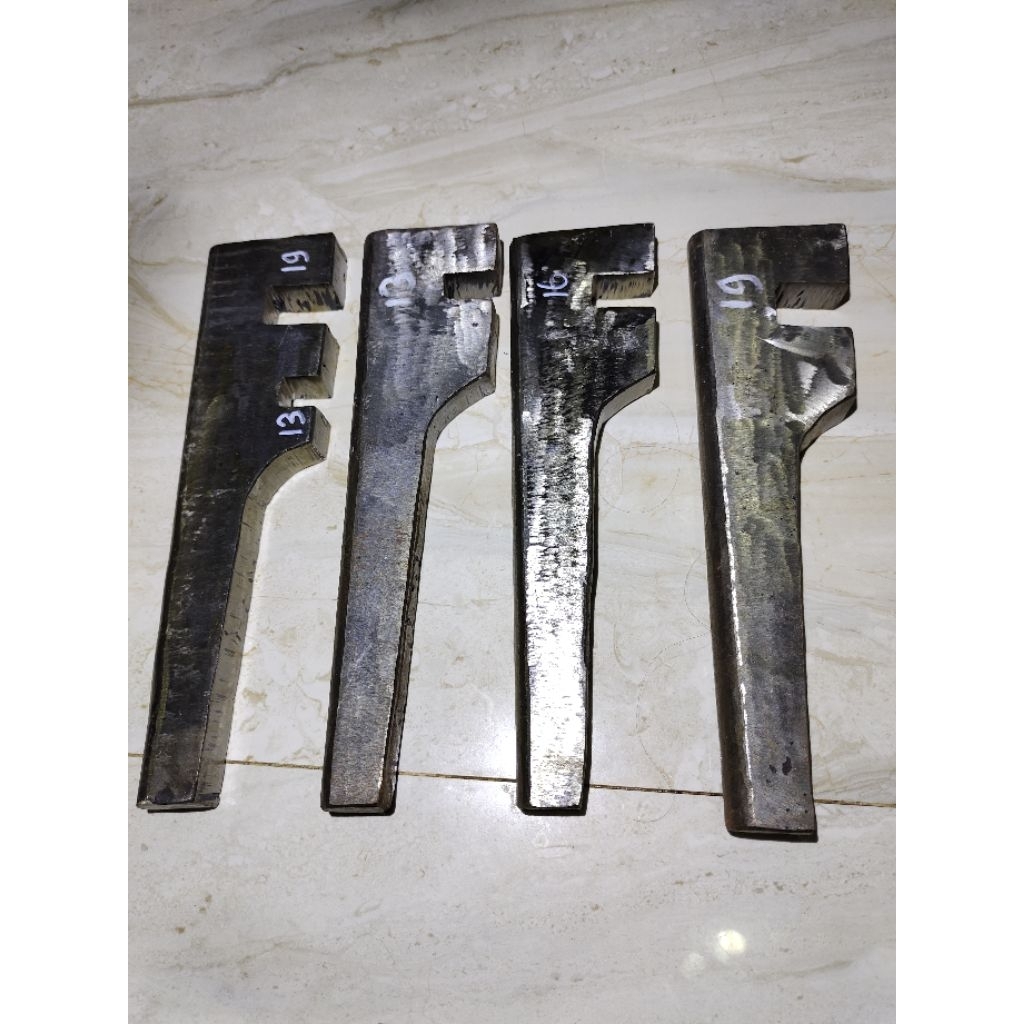 Kunci Besi Beton / Alat Penekuk Besi Beton 13-16-19mm Bahan Baja Per
