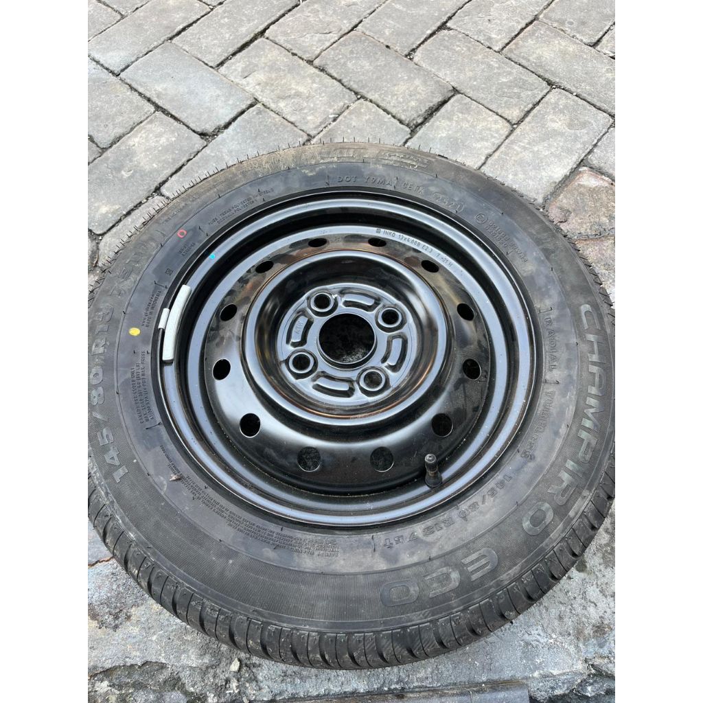 velg serep karimun R13 PCD 4/100 kondisi bekas masih bagus ban masih 100% bintik 2021(145/80/13)