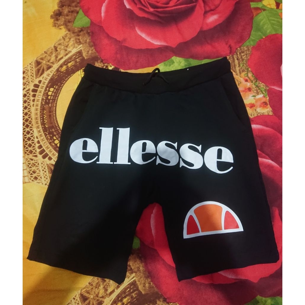 Celana pendek ellesse