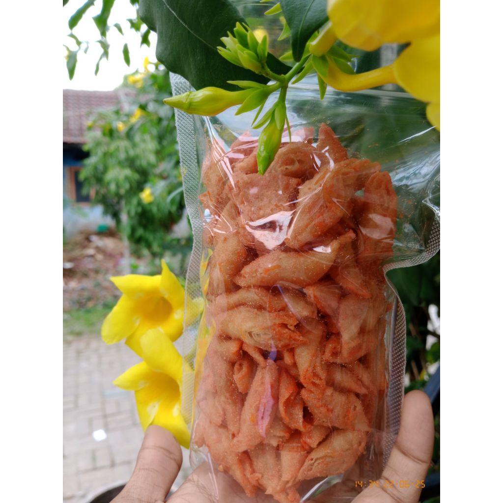 

keripik/ lumring goreng bumbu tabur balado/cemilan