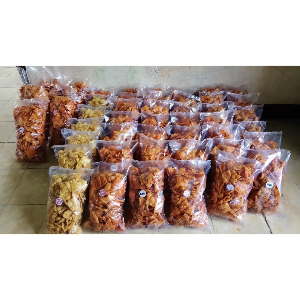 

kripik pangsit Chili oil extra daun jeruk