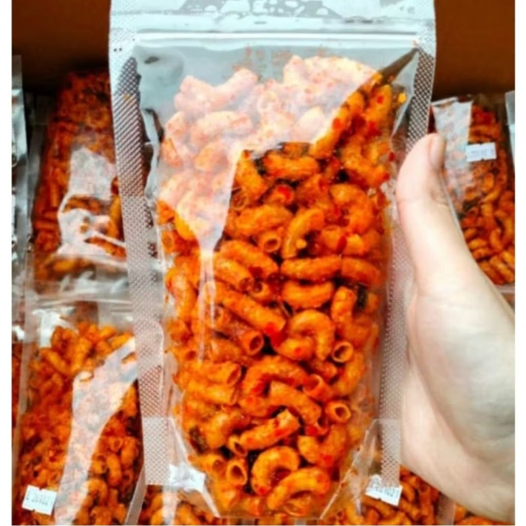 

MAKARONI 100 GRAM MAKARONI BANTET makaroni pedas bantet daun jeruk cabe asli kriuk kemasan100 gram