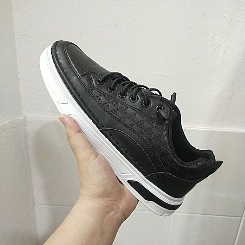 Duff Sepatu Sneakers Levan Hitam Putih Original