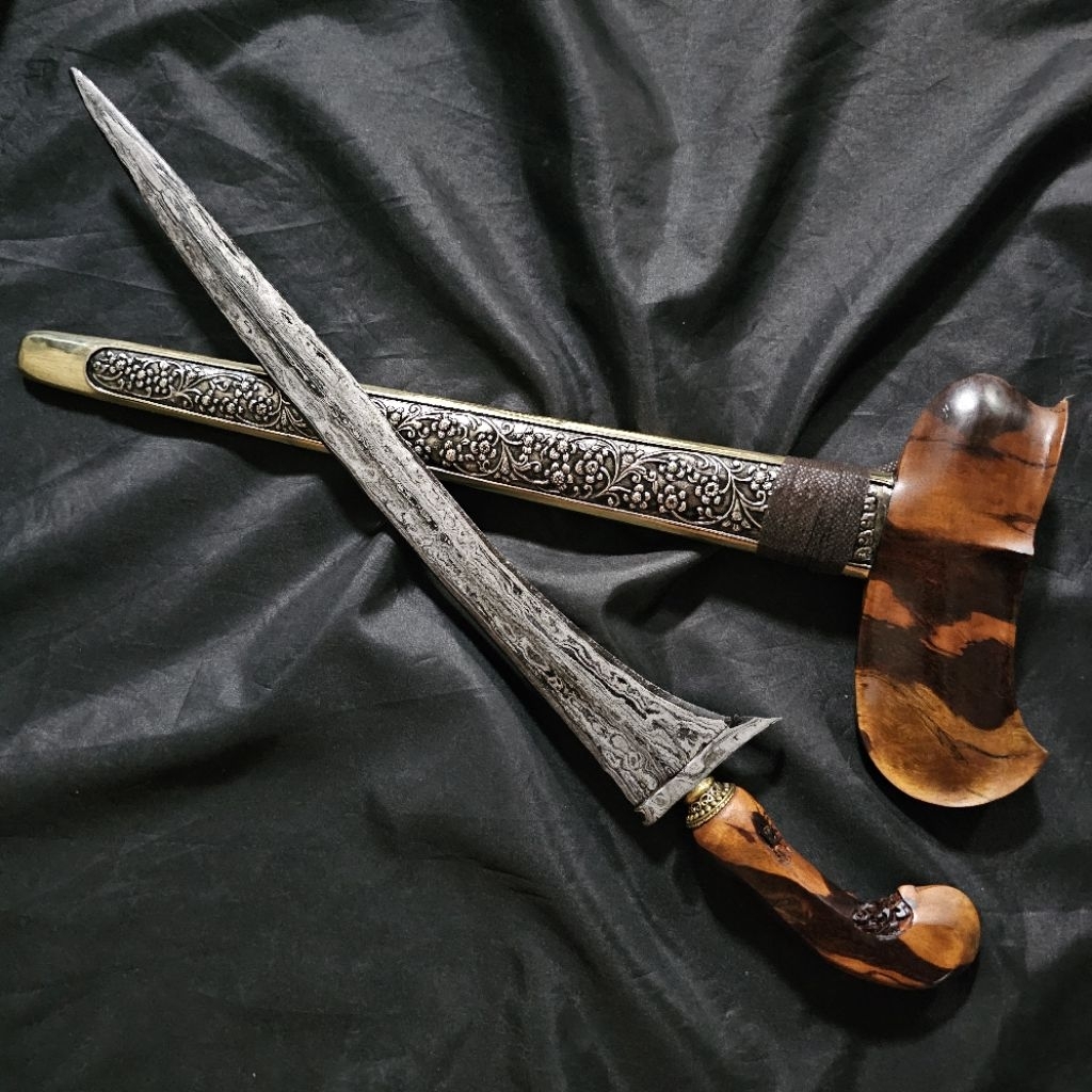 Keris Cundrik Pamor pedaringan Kebak