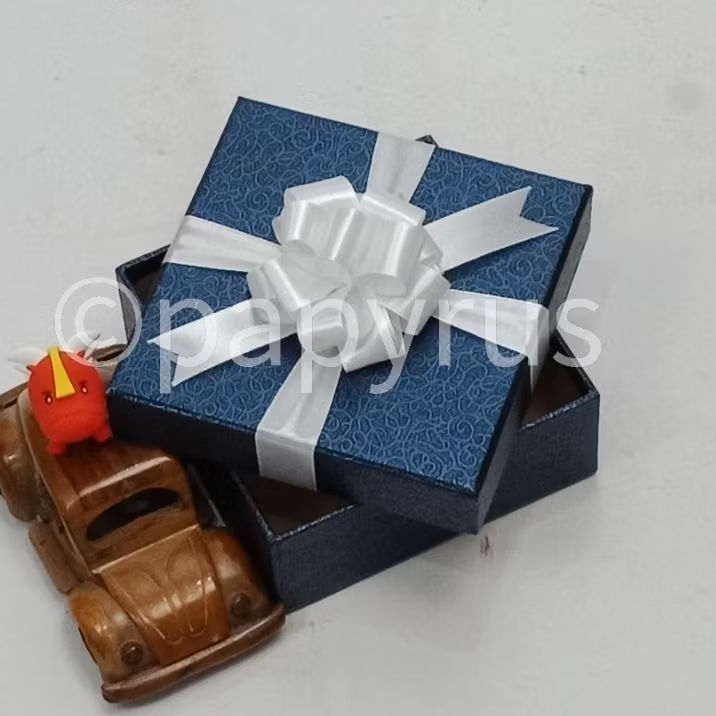 

PAPYRUS 12,5x12,5 Tinggi 5cm Kotak Kado Gift Box V2