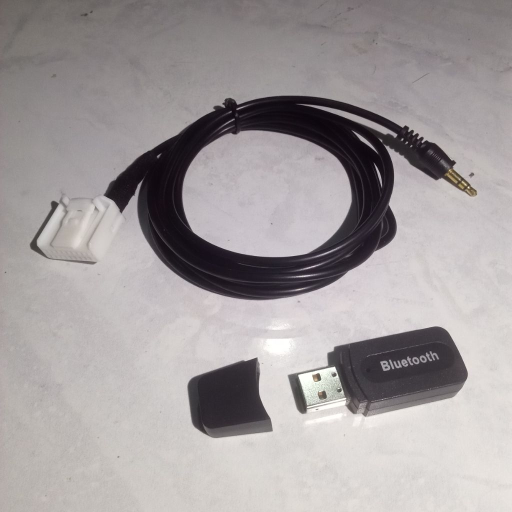 Kabel aux dan bluetooth tape mobil innova