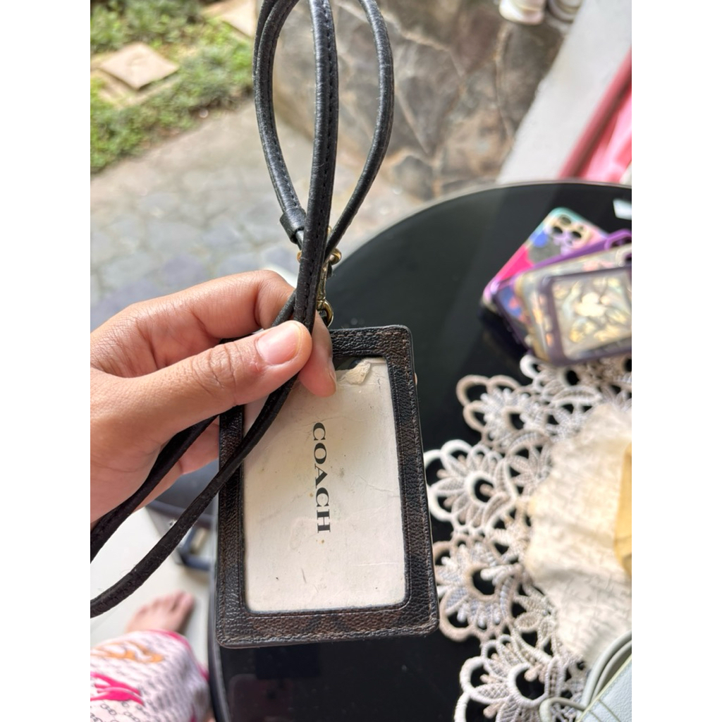 

Preloved Lanyard Coach Ori