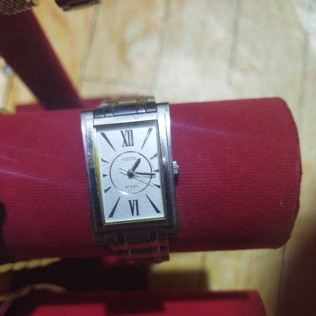 jam tangan wanita guess original second unit normal siap pakai minus kaca baret