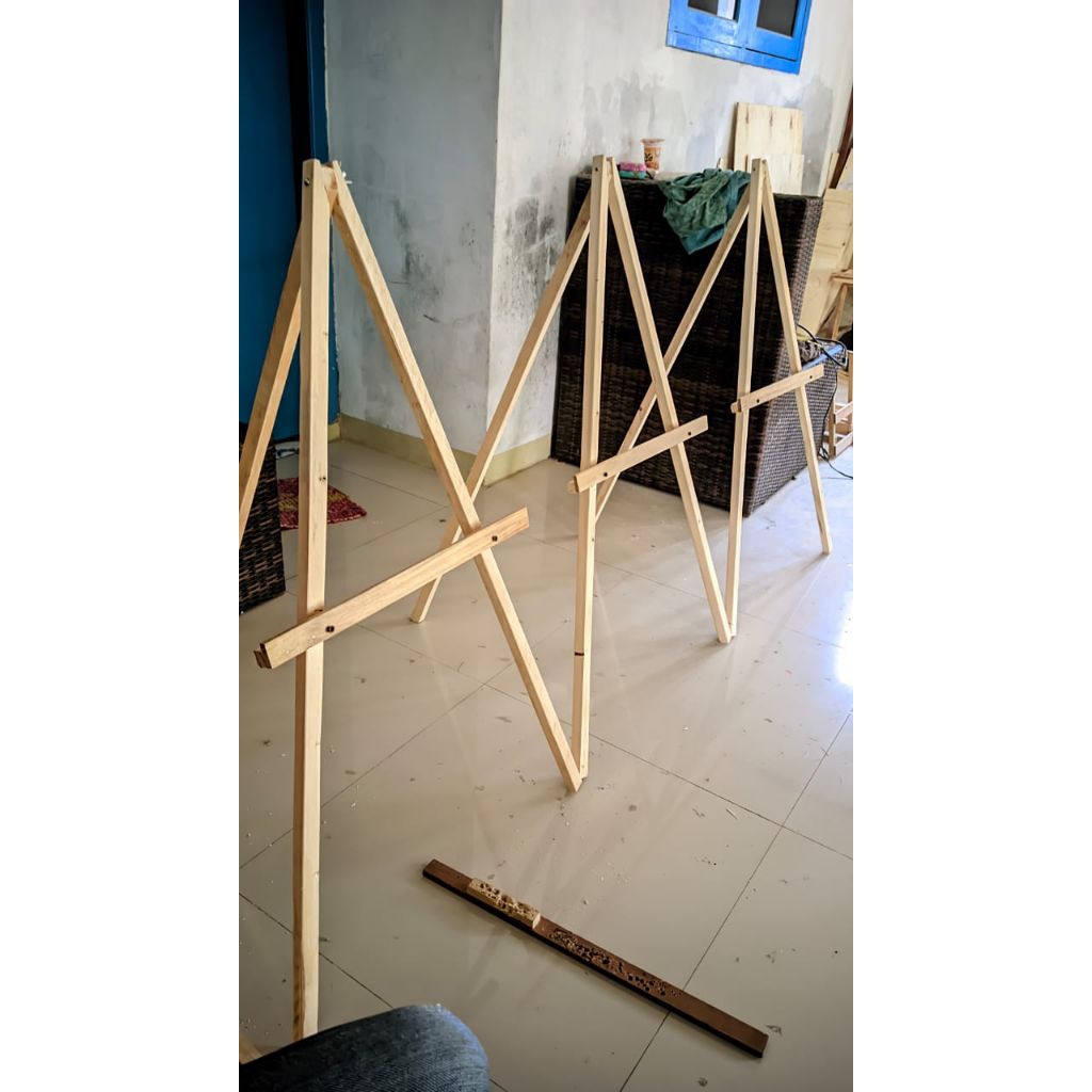

Standing Foto Wedding/Prewedding/Stand Tripod Kayu/Wooden Easel 100cmx50cm.