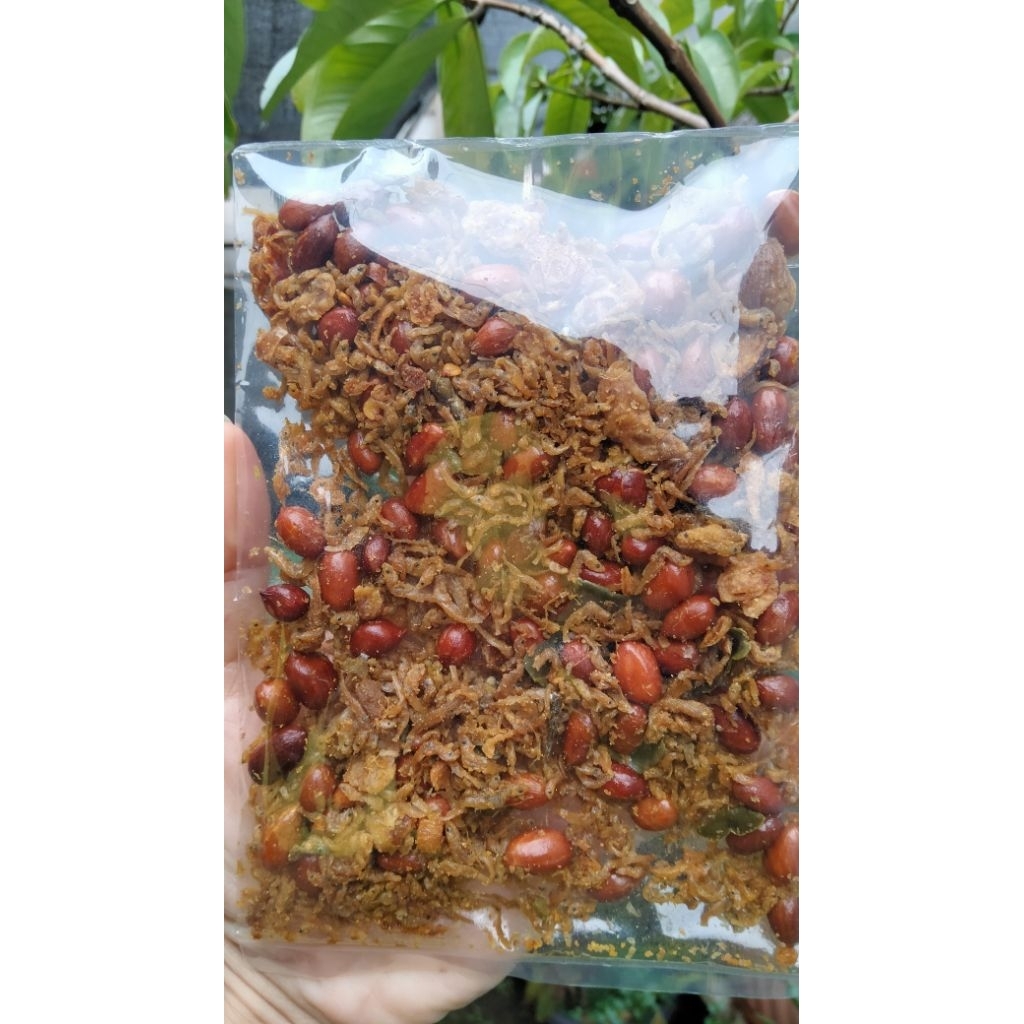

Serundeng Ikan Rinuak Danau Maninjau plus Kacang Tanah Yang Sangat Enak
