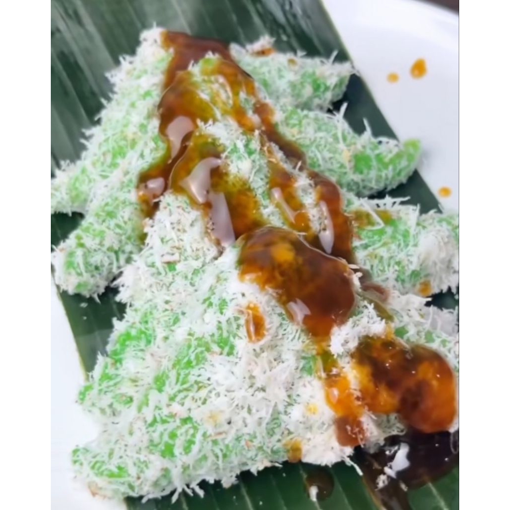 

Lupis Ketan Gula merah tabur kelapa parut segar per pax isi 6