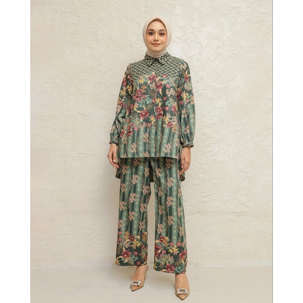 Pradita Top Green & Prisya Pants Green by Geulis id (Preloved)