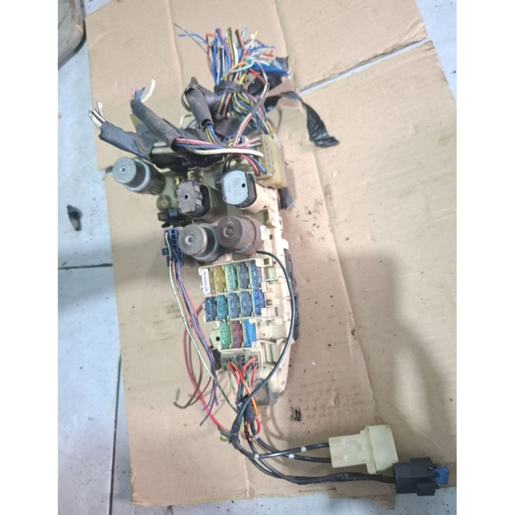 box sekring sekring fuse box bagian interior bawah dashboard corona st171 at171 2.0 88-93