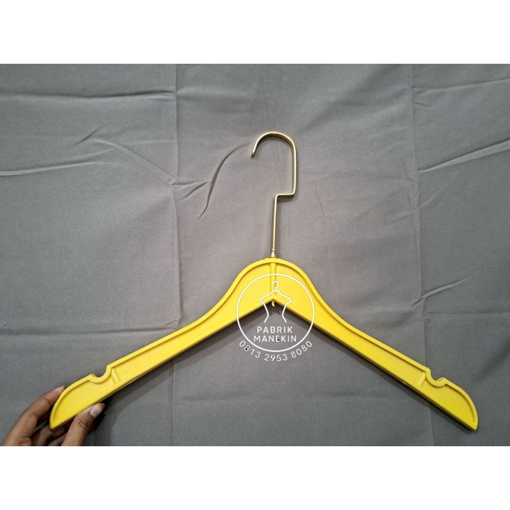 hanger plastik/hanger baju/hanger dewasa/hanger baju dewasa/hanger plastik kayu/gantungab baju