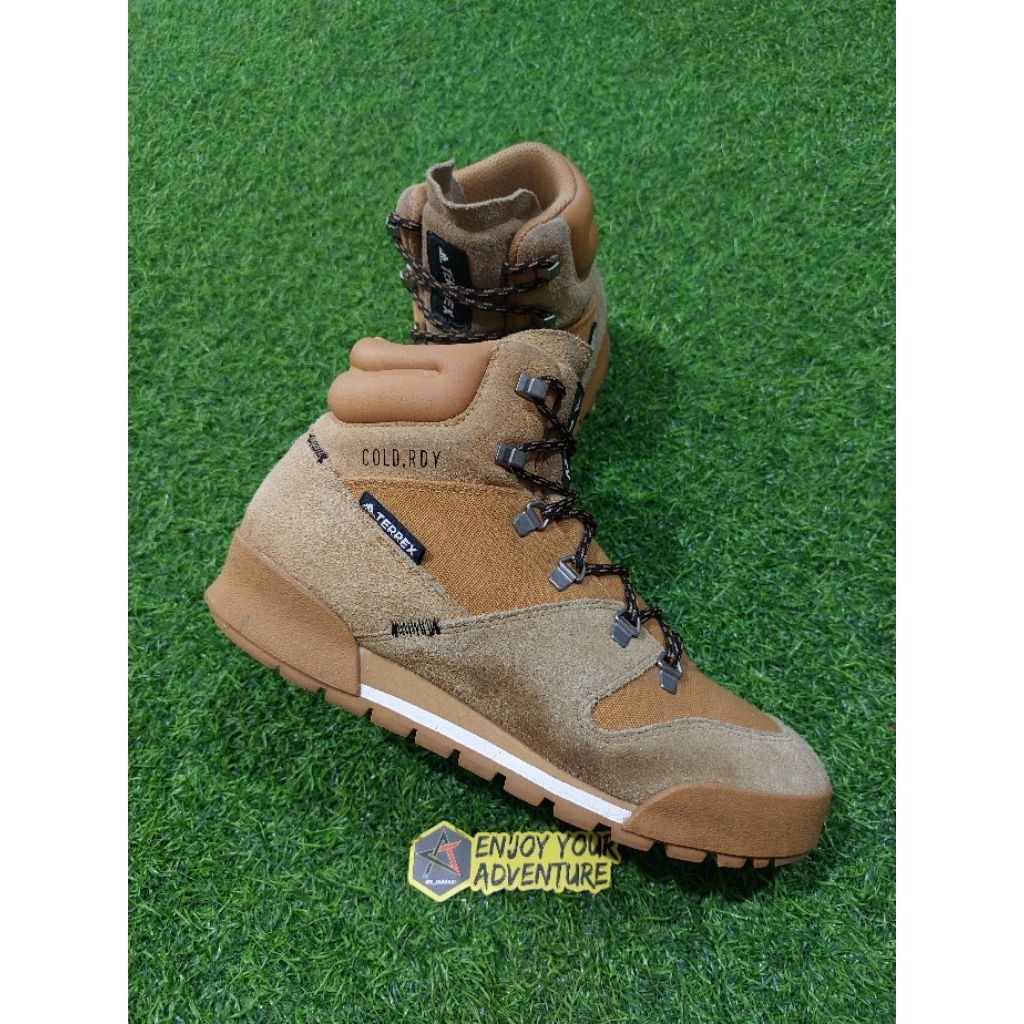 sepatu gunung trekking adidas terrex size 40