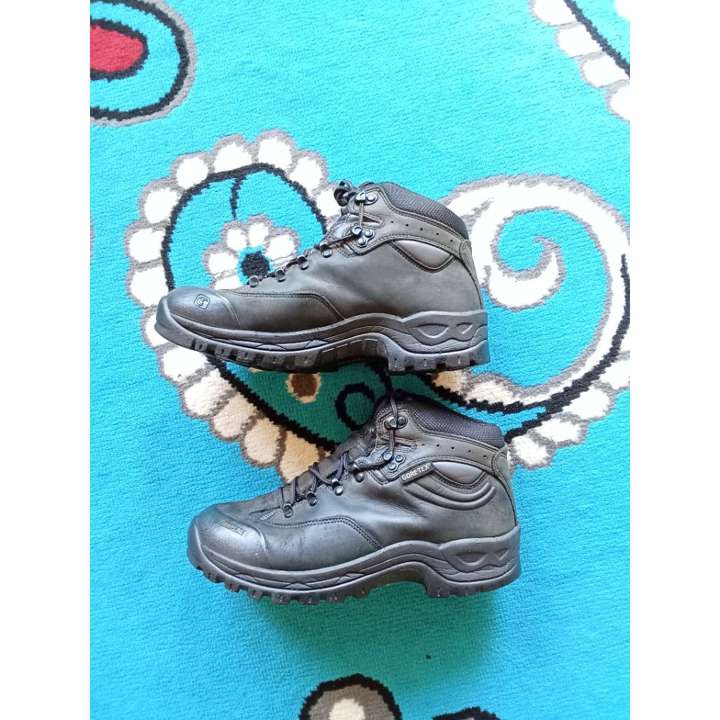 Campline Goretex Sepatu Outdoor Hiking Second Size 40.5