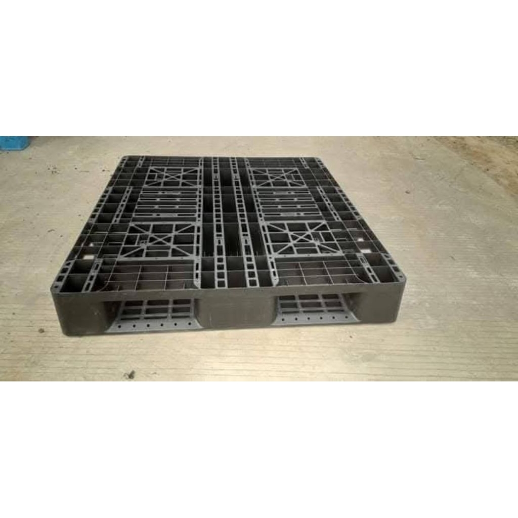 

palet plastik bekas berkualitas ukuran 120x100x15 cm