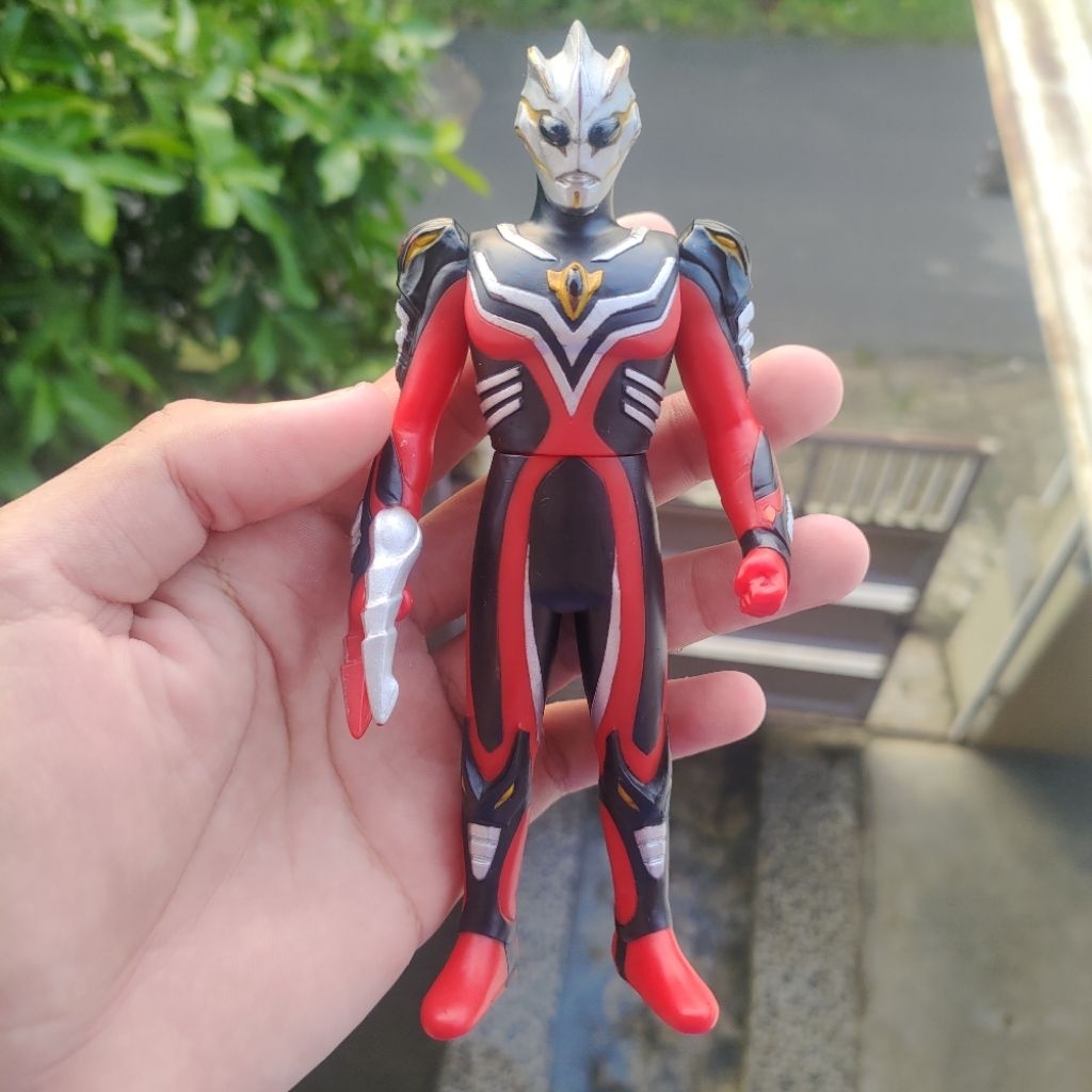 Figure UHS Dark Mephisto Ultraman Nexus vinyl bandai series