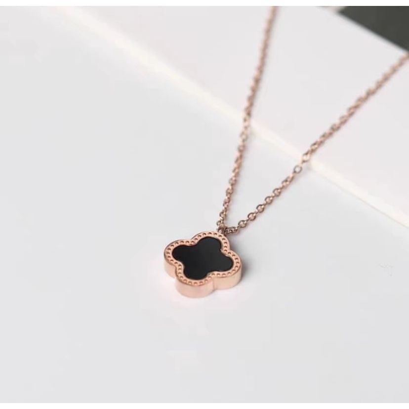 Kalung Clover Titanium Wanita Model Kekinian