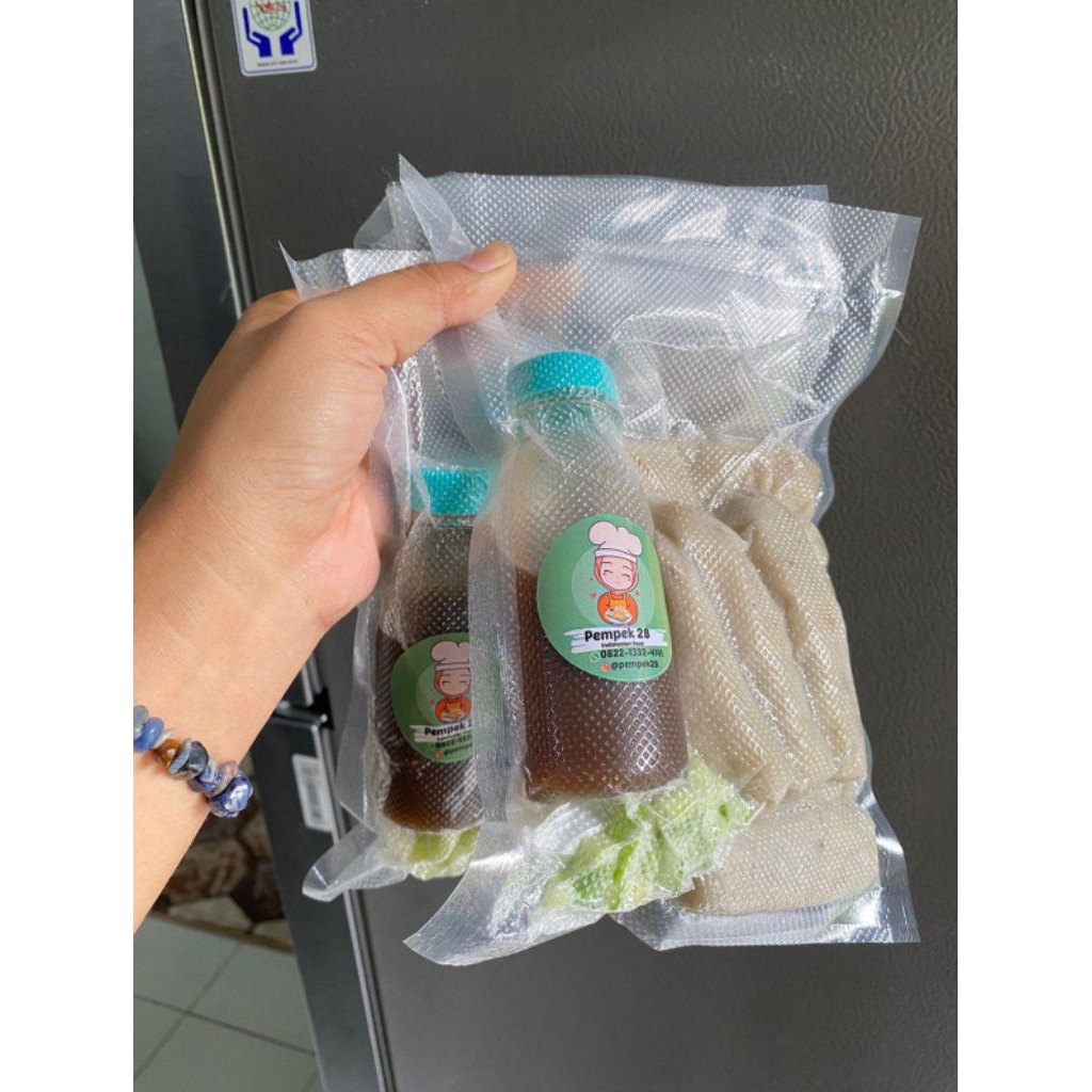 

pempek ikan asli isi 10 pcs