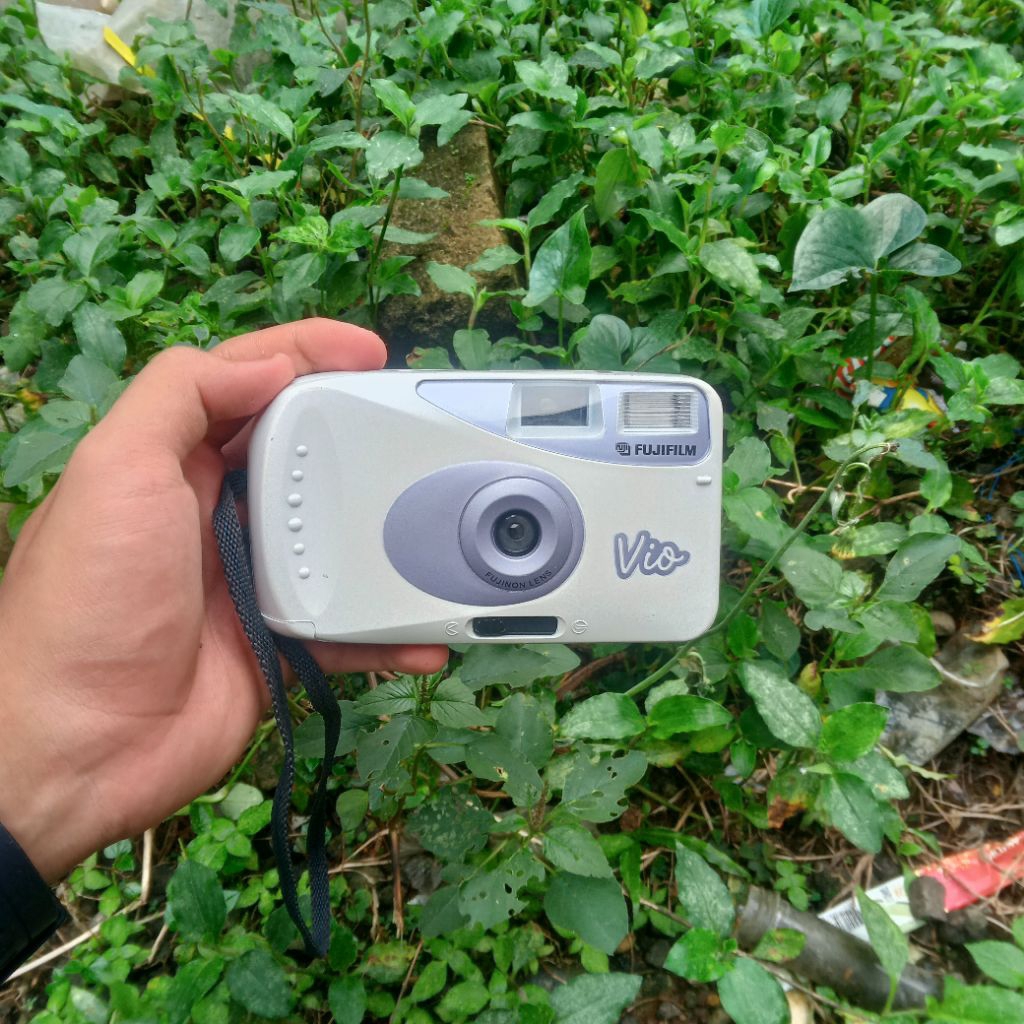 Kamera pocket analog Fujifilm Vio, kamera jadul antik.