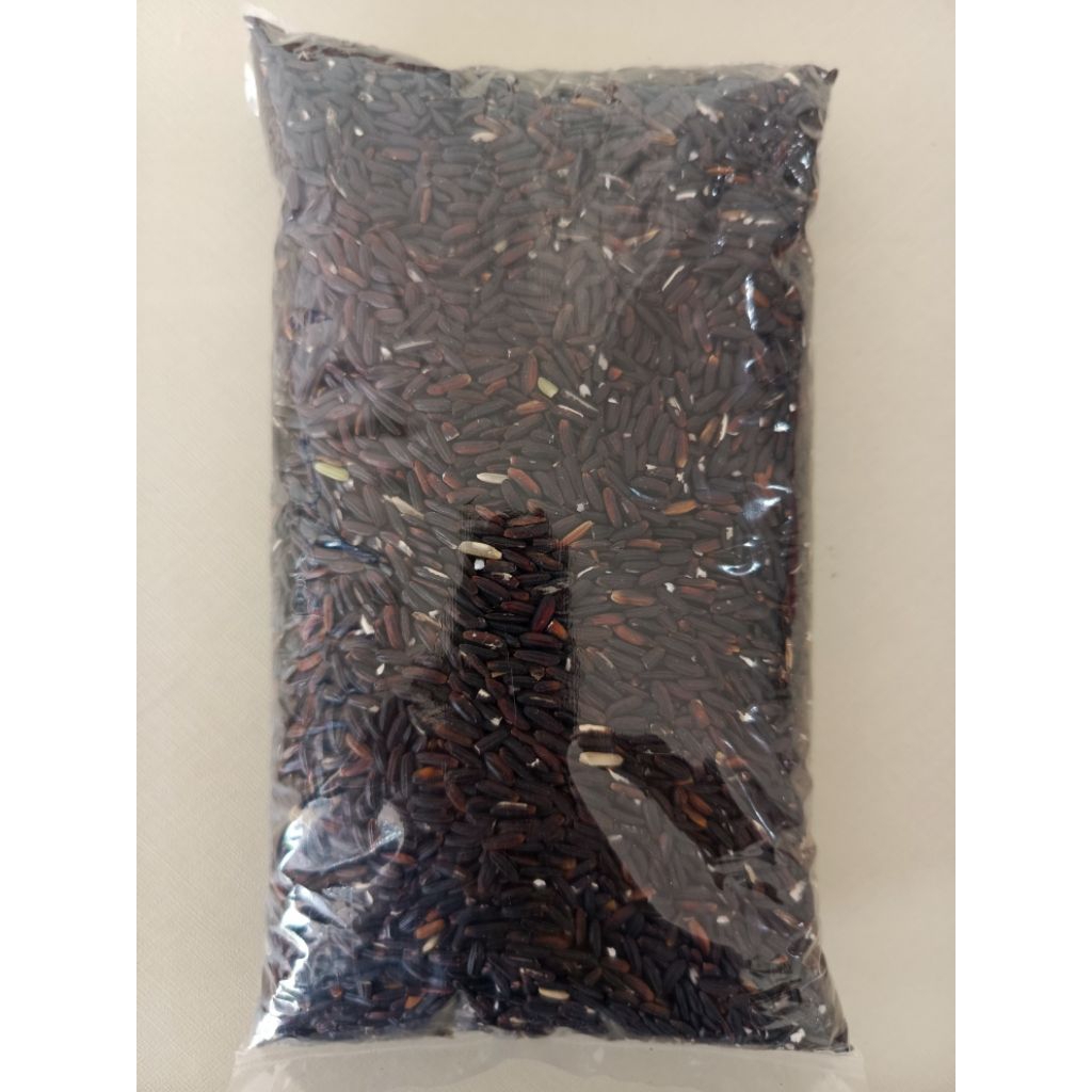 

KETAN HITAM. Berat 1/2 Kg.