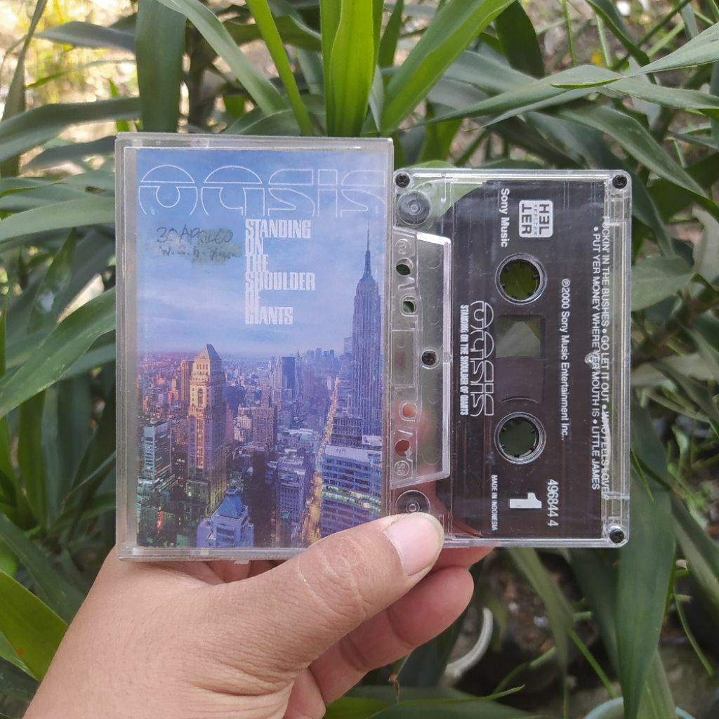 Kaset Pita Oasis - Standing On The Shoulder Of Giants