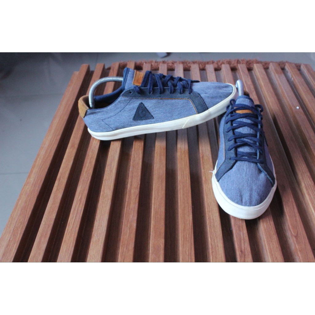 sepatu sneakers nyantai keren" Lecoq sportif" upper bhan adenim ,outsolle kokoh. size 41 insole 260