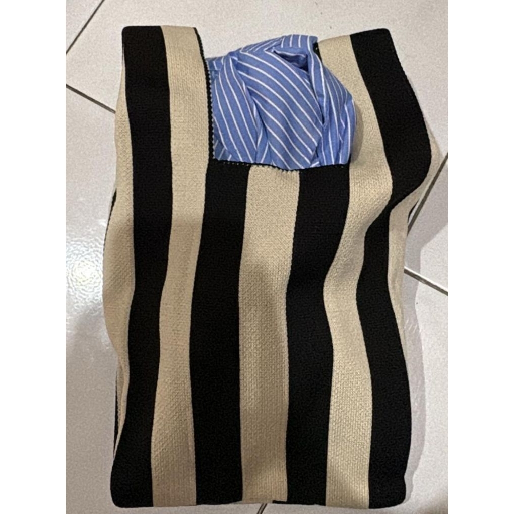 Tas Buffalo hitam putih + Kemeja garis biru putih