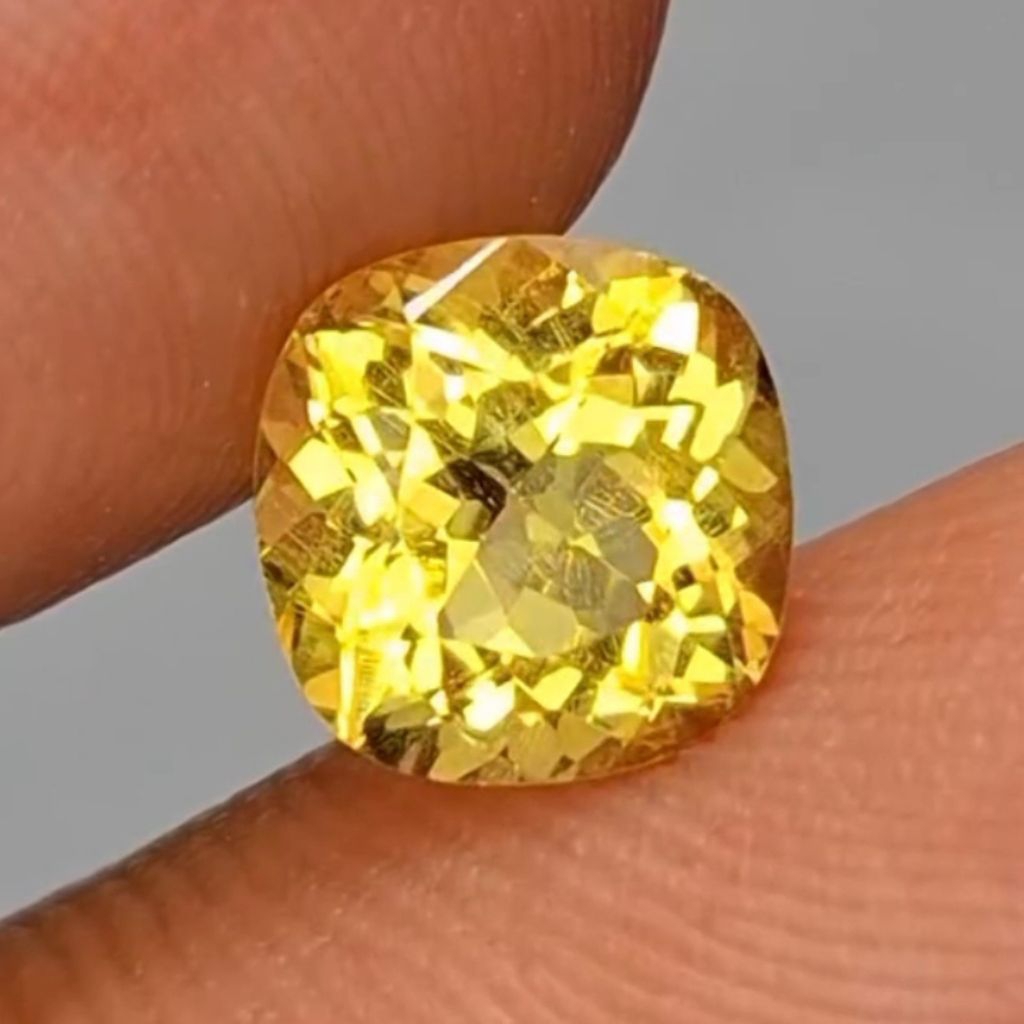 Natural Golden Heliodor Beryl 1.25ct HQ Brutal Luster