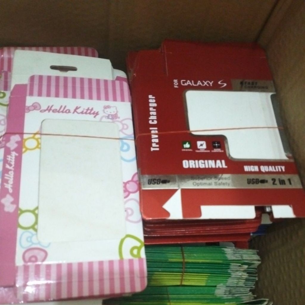 

sale dus box paking charger , handsfree , power bank , kabel data , rantai dll