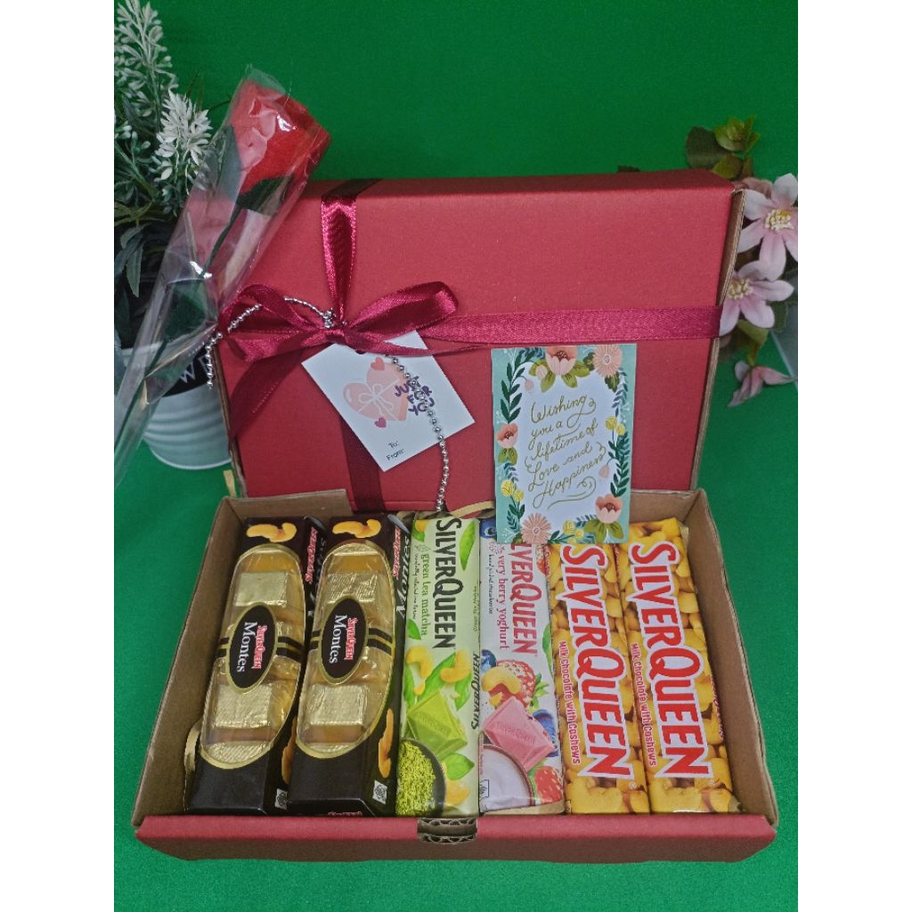 

Hampers Hadiah Gift Box Cokelat Kado Ulang Tahun Wisuda Valentine