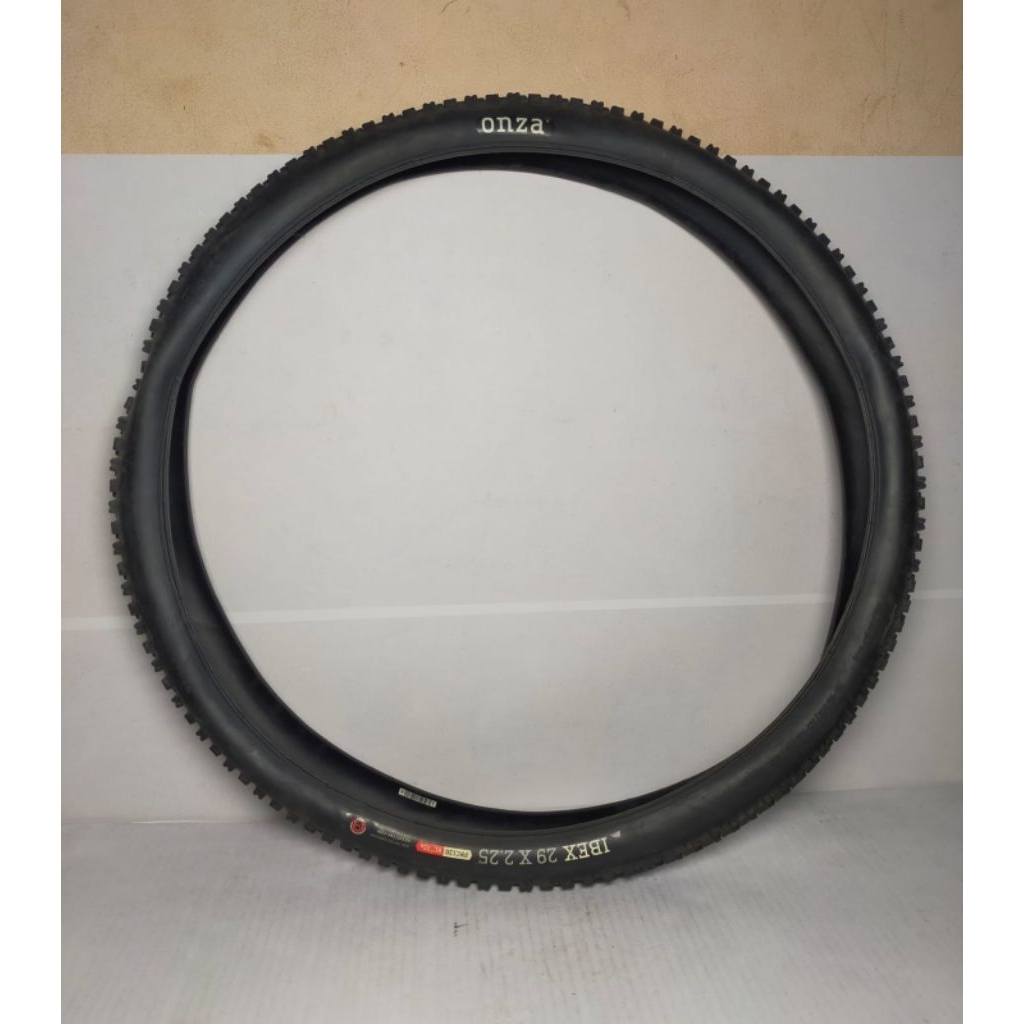 Ban Luar Onza Ibex 29 X 2.25 kevlar