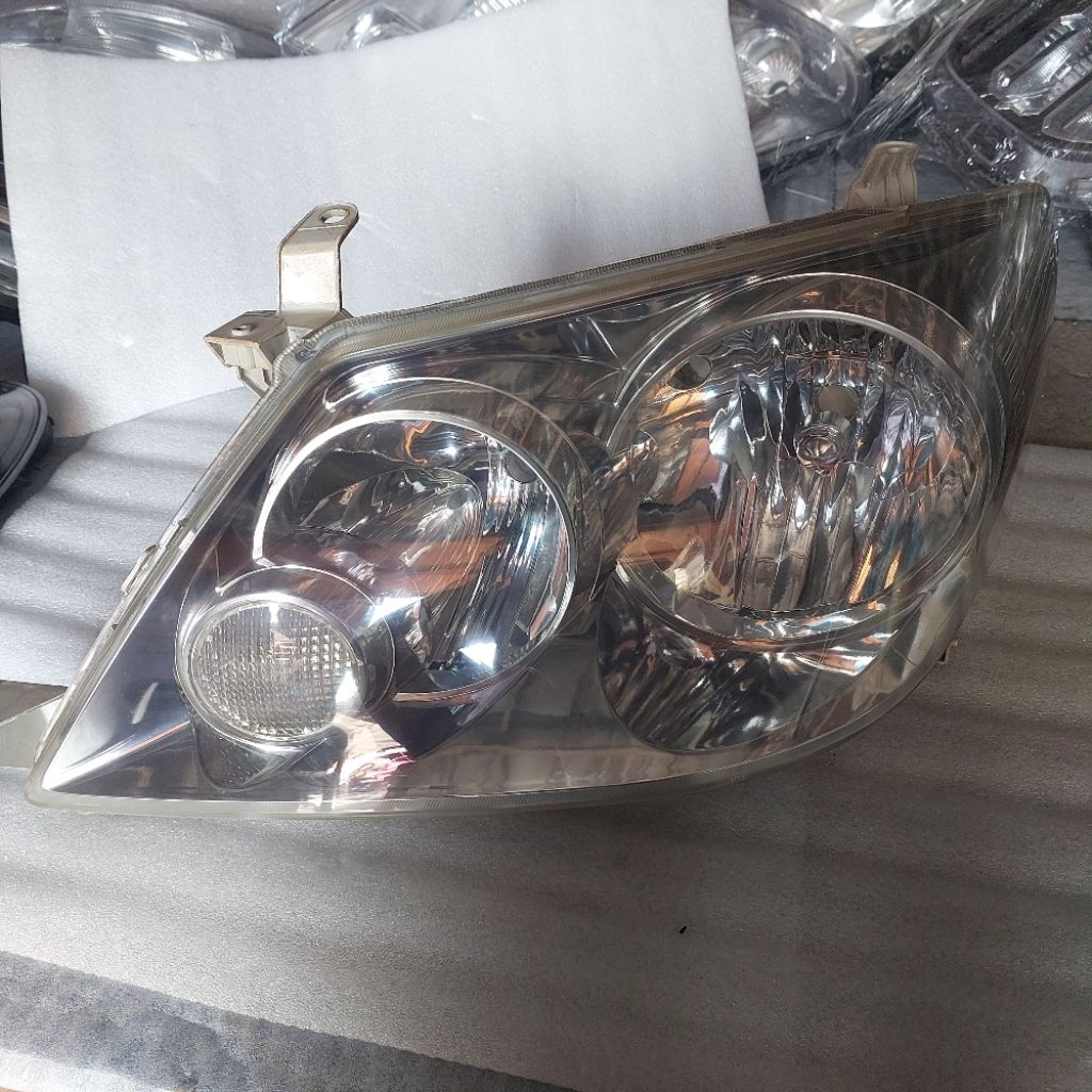 Headlamp Lampu Depan Fortuner 2005 - 2008 Original