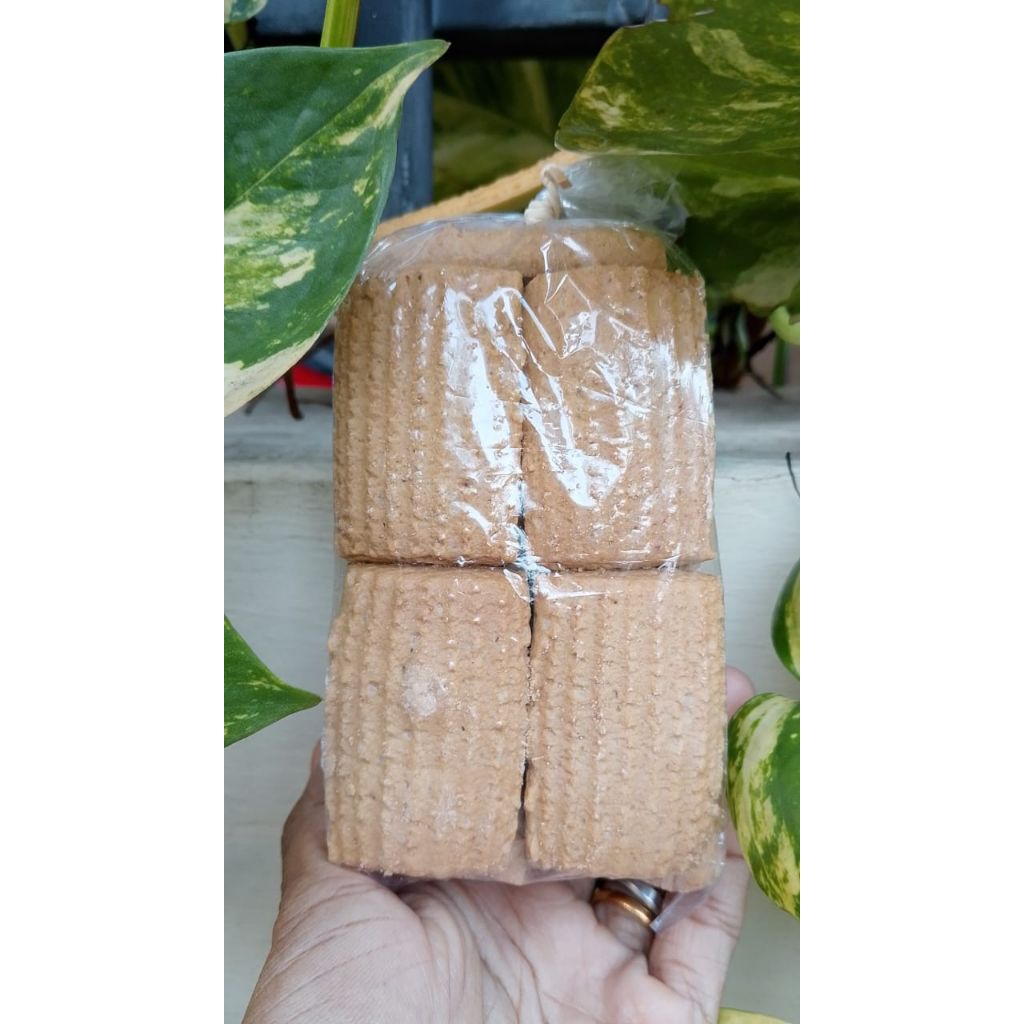 

KUE SEMPRIT ISI 17 KEPING
